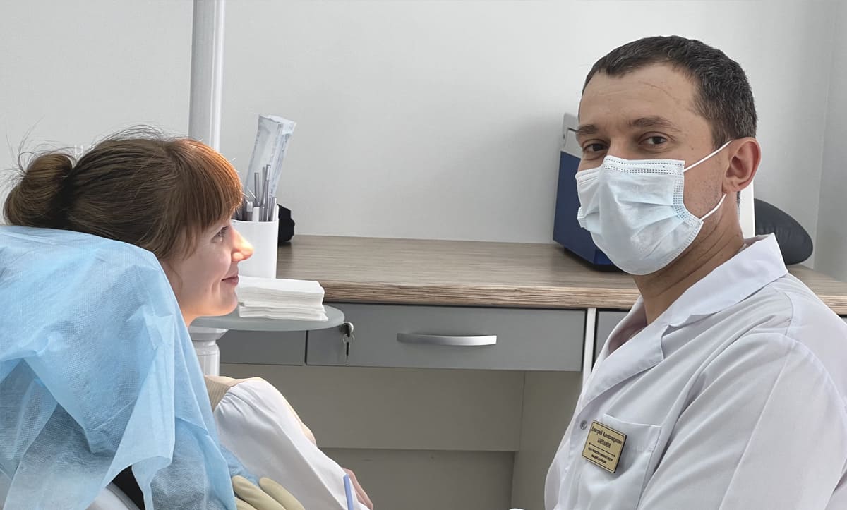 Фото клиентов имплантации зубов Харламова Д.А. в стоматологии МаксиДент